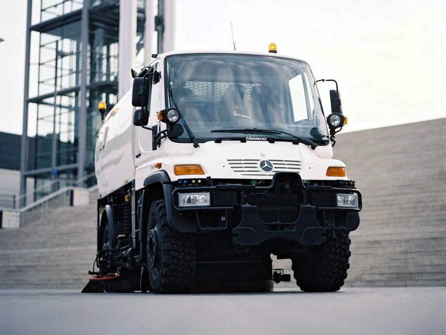  Mercedes-Benz Unimog U400 Road Service 2000 года  (фото 4 из 13)